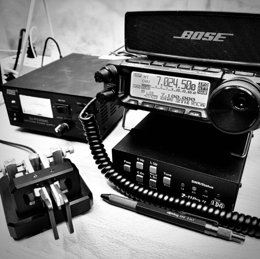 Yaesu FT-891 tuned to 7.024 MHz with an LDG tuner, power supply and paddle