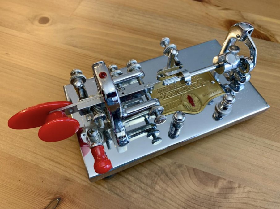 Chrome 1959 Vibroplex Original Deluxe bug with red paddles